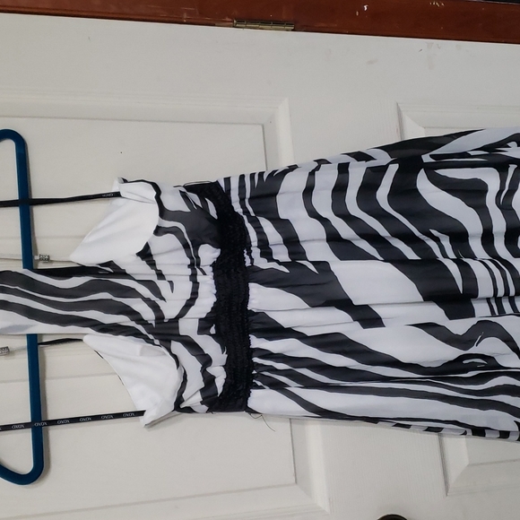 Dress - Picture 6 of 7